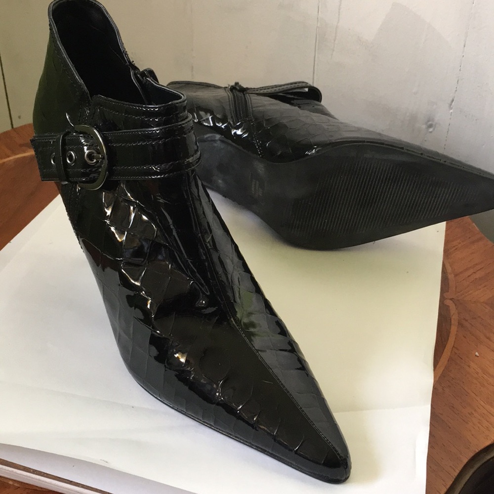 IMPO Black Gator Pattern  Ankle Booties